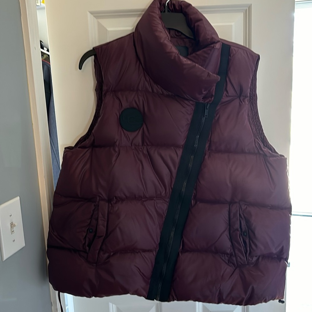UGG Puffer Vest Size XL